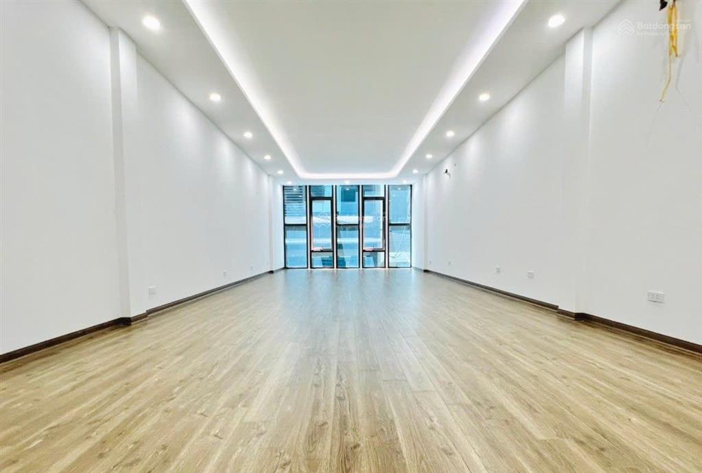 Cho thuê nhà lạc long quân  120m²  4t  sân để xe rộng  phù hợp văn phòng & kinh doanh  40tr