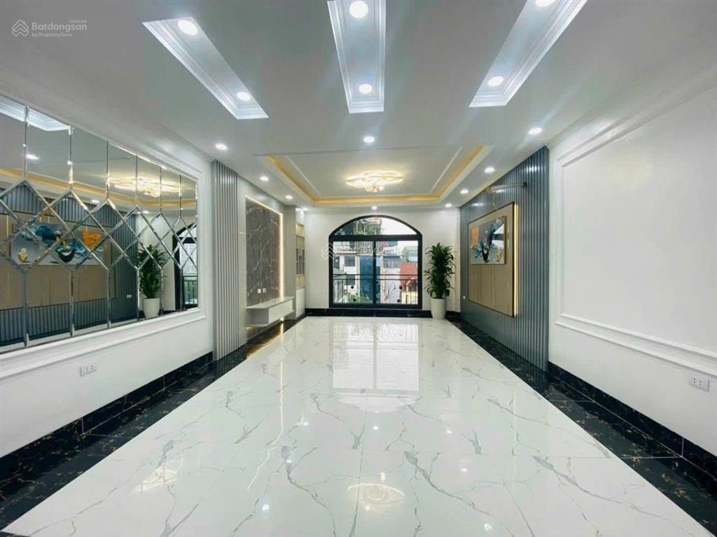 Cho thuê nhà nam trung yên 95m2, 4 tầng  lô góc  thang máy  40tr/th  kinh doanh đỉnh