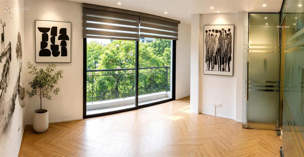 Cho thuê nhà âu cơ  tây hồ 60m2  6 tầng, có thang máy, có gara ô tô  15tr/th