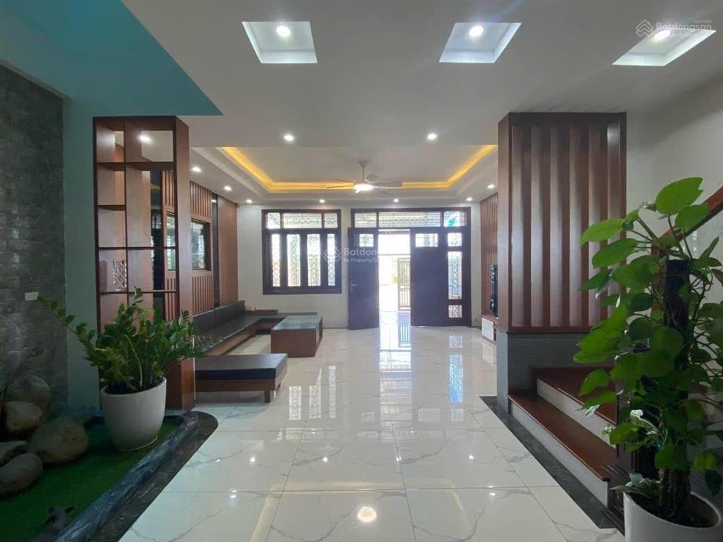 Cho thuê nhà đào tấnliễu giaiba đình 80m2 5 tầng, ô tô đỗ thỏa mái, thông các phía, 28tr/th