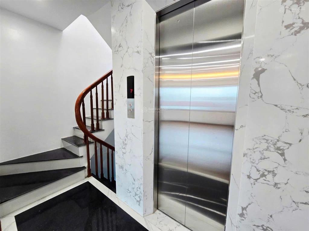 Cho thuê nhà trung hòa, yên hòa 180m2 6 tầng, 1 hầm, ôtô đỗ 57c, thang máy nhập khẩu, 80tr