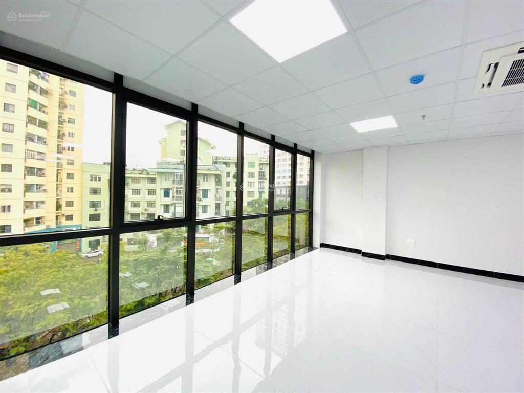 Cho thuê nhà nam trung yên 95m2, 4 tầng  lô góc  thang máy  40tr/th  kinh doanh đỉnh