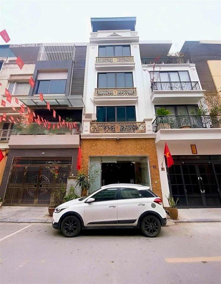 Cho thuê nhà lê văn thiêm  ngụy như kon tum  thông sàn  ô tô đỗ cửa  kinh doanh tốt  40tr