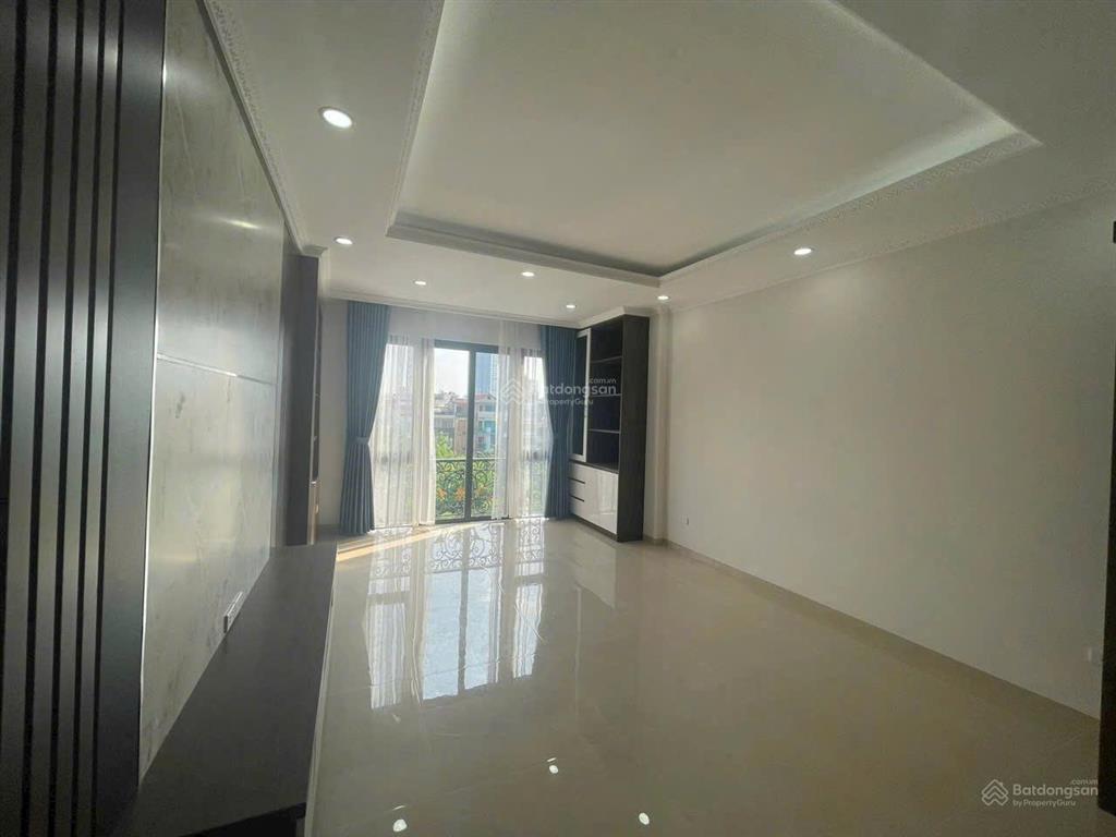 Cho thuê nhà hoàng cầu  đống đa  ô tô đỗ cửa  65m  5t  phù hợp văn phòng, kinh doanh  30tr