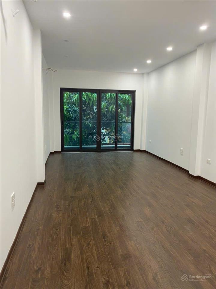 Cho thuê nhà hoàng cầu  đống đa  ô tô đỗ cửa  65m  5t  phù hợp văn phòng, kinh doanh  30tr