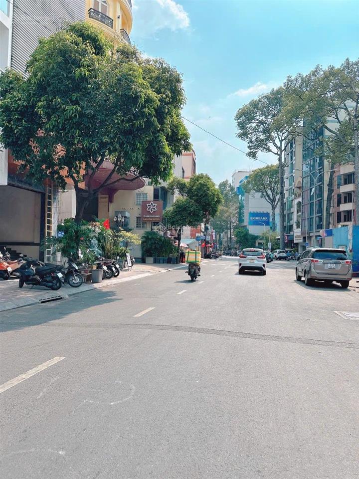 Bán nhà lê thị riêng quận 1  100m2  3 tầng có thang máy, gần chợ bến thành, giá 27 tỷ
