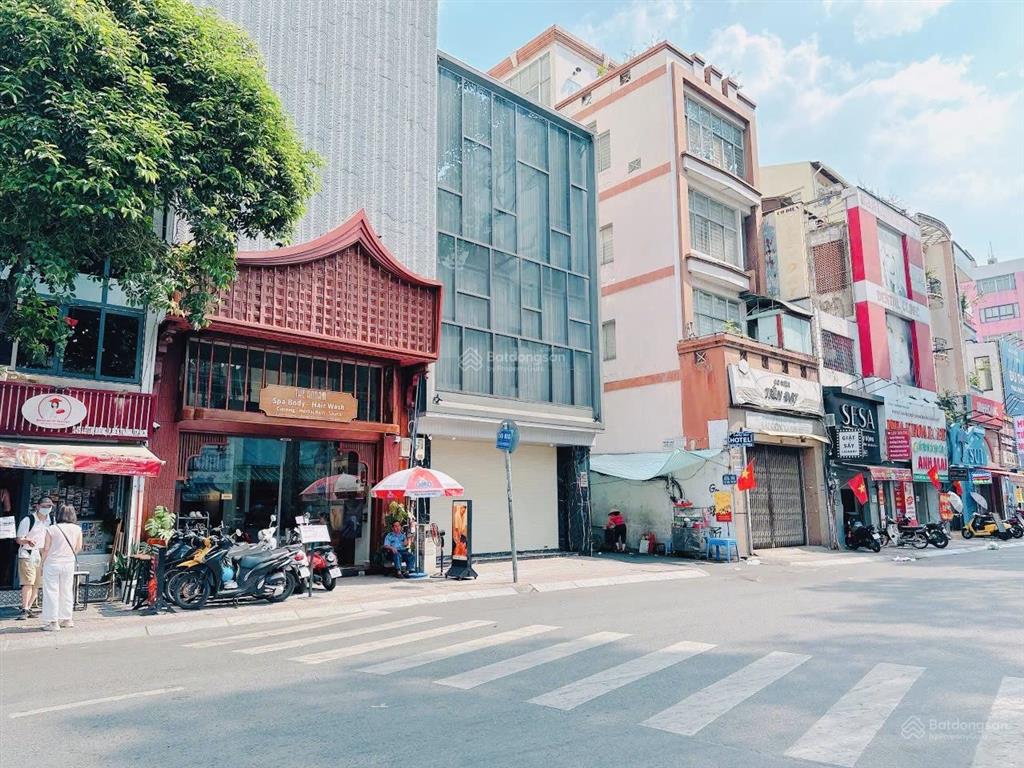 Bán nhà lê thị riêng quận 1  100m2  3 tầng có thang máy, gần chợ bến thành, giá 27 tỷ