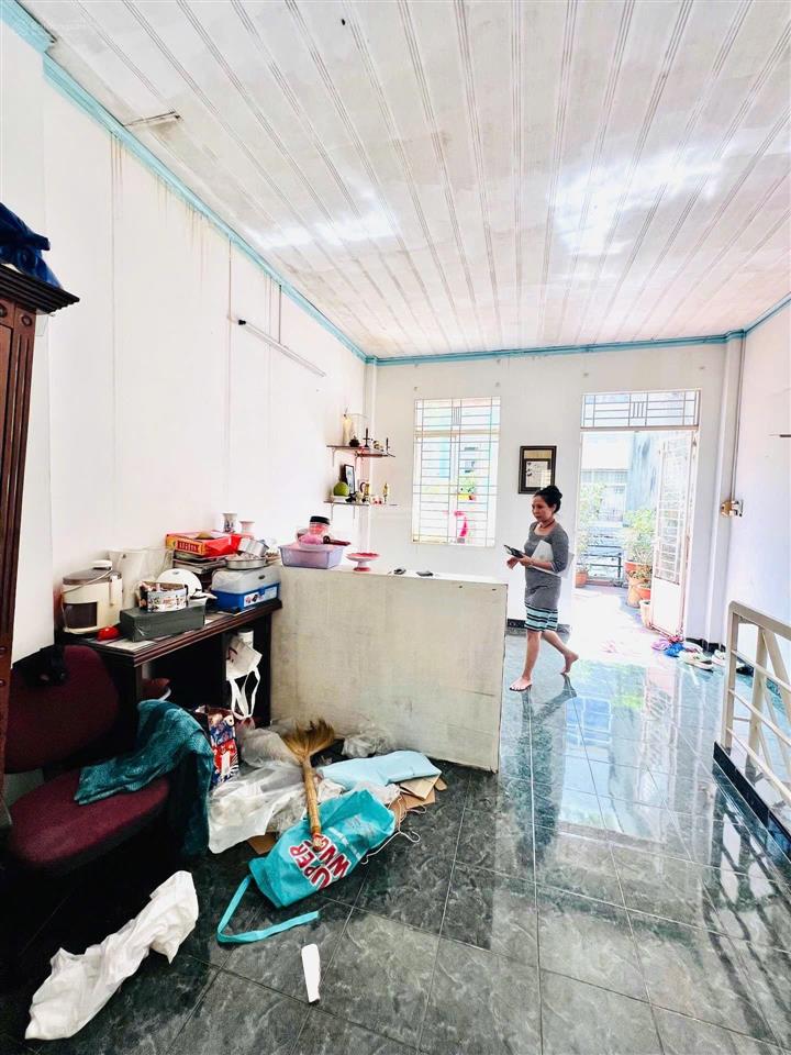 Đường nhựa tô hiệu  tân phú  4x10  giá 4 tỷ **