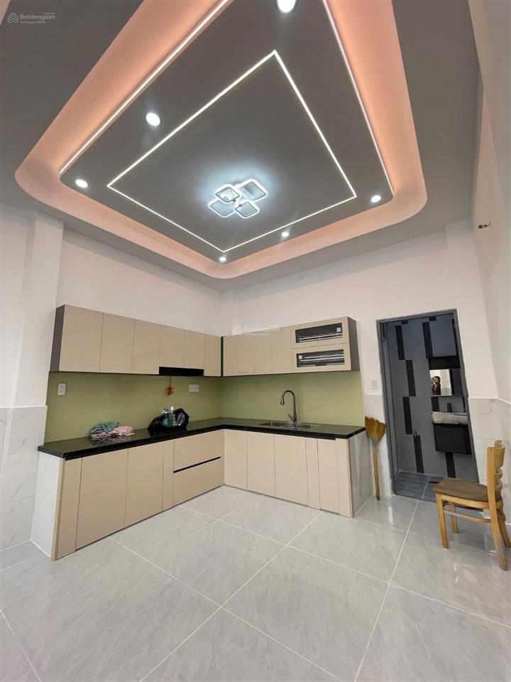 Nhà 3 tầng  4x14m  giá 5.** tỷ  hương lộ 2 nối dài  bình tân