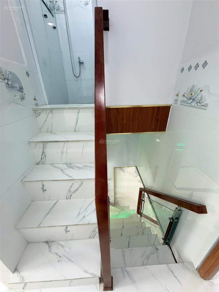 Nhà 2 tầng 3.1x 7.6m( 24/20m2) giá 3.35 tỷhương lộ 2  bình tân