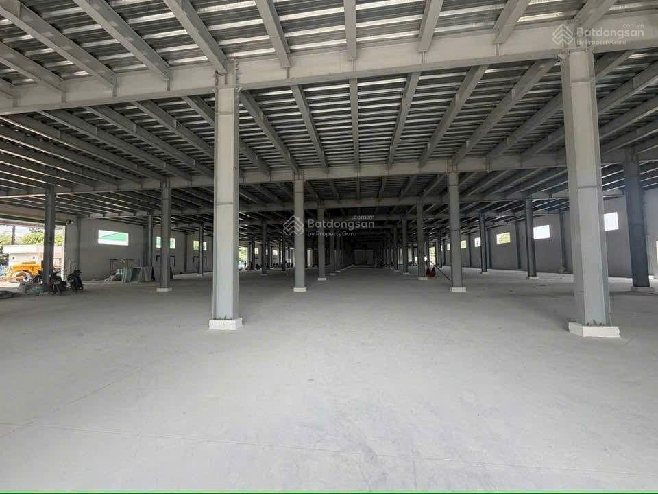 Xưởng kcn tân uyên, diện tích 11000 m2 , giá thuê 3,1 usd