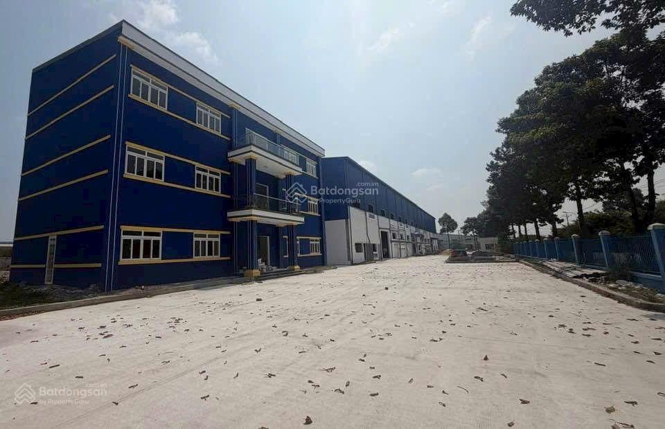 Xưởng kcn tân uyên, diện tích 11000 m2 , giá thuê 3,1 usd