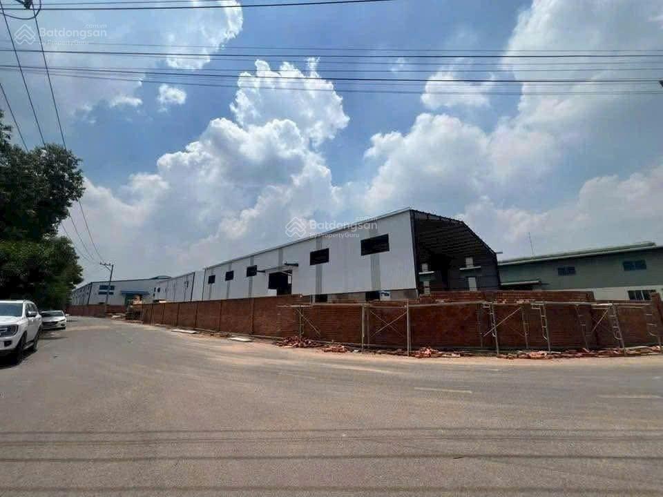Cho thuê xưởng tân uyên 2040m2 giá thuê toàn bộ 210 tr