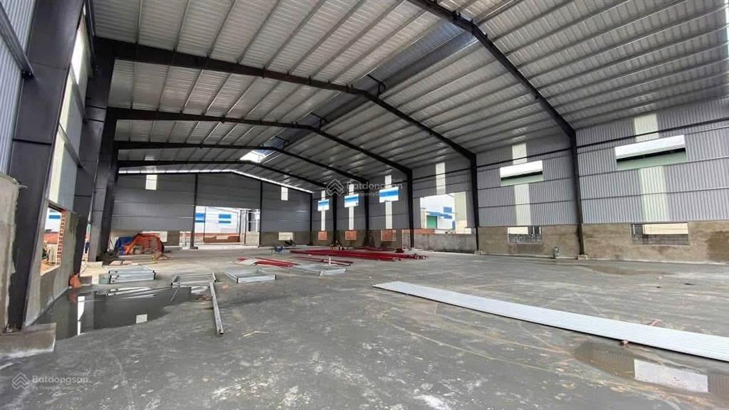 Cho thuê xưởng tân uyên 2040m2 giá thuê toàn bộ 210 tr