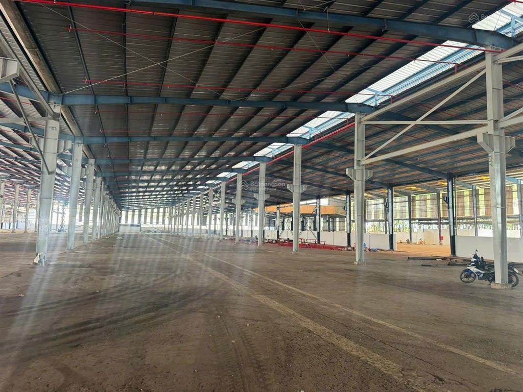 Cho thuê xưởng tân uyên dt 14000 m2 giá thuê 2,8 usd/m2