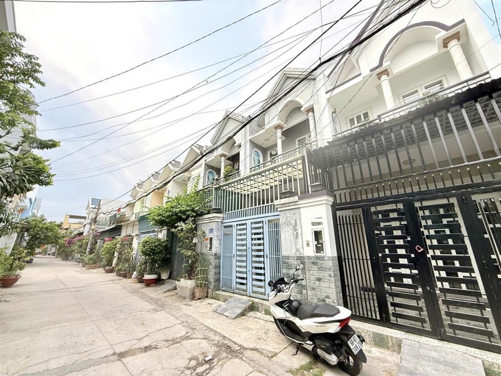 Nhà đẹp 4x15m thạnh lộc 22, q12  hẻm 6m thông, xe hơi vào tận nhà