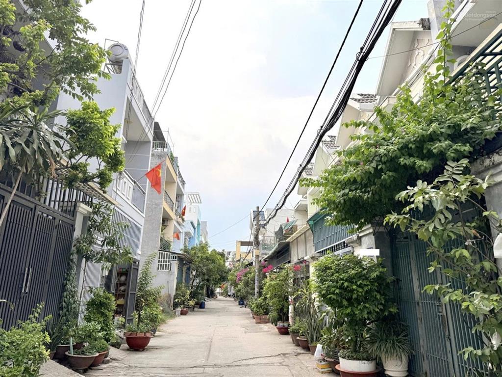 Nhà đẹp 4x15m thạnh lộc 22, q12  hẻm 6m thông, xe hơi vào tận nhà