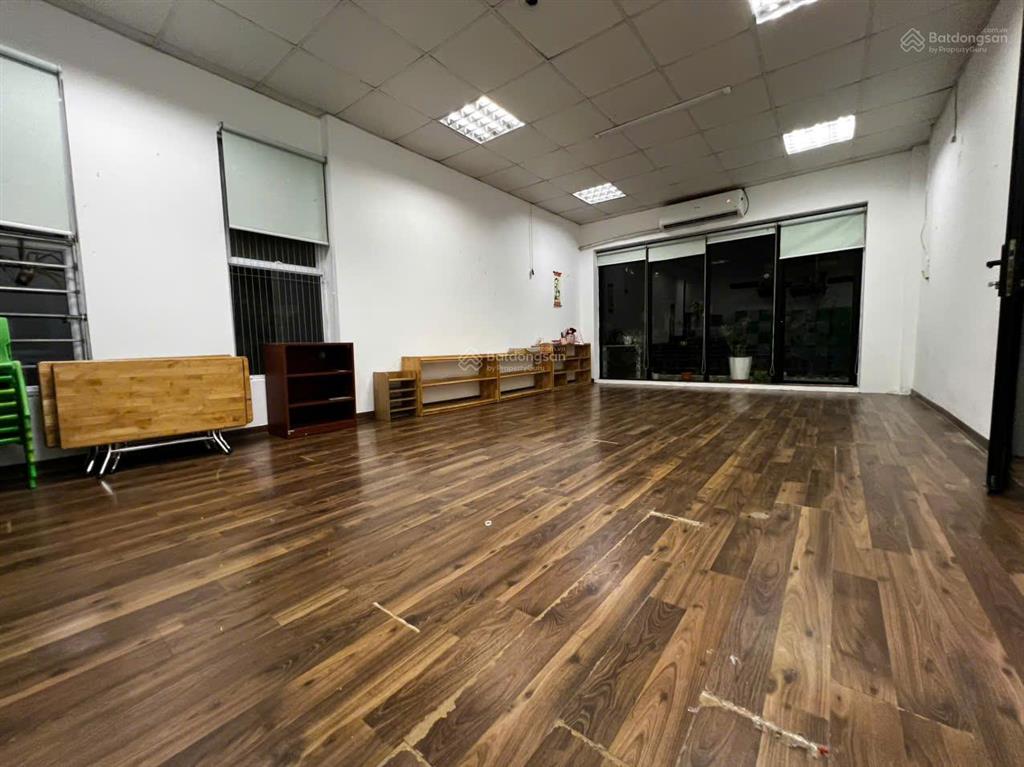 Cho thuê biệt thự tây nam linh đàm 180m2 đất, xây 100m2 x 4 tầng, phù hợp làm văn phòng, mầm non