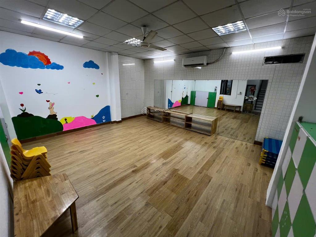 Cho thuê biệt thự tây nam linh đàm 180m2 đất, xây 100m2 x 4 tầng, phù hợp làm văn phòng, mầm non