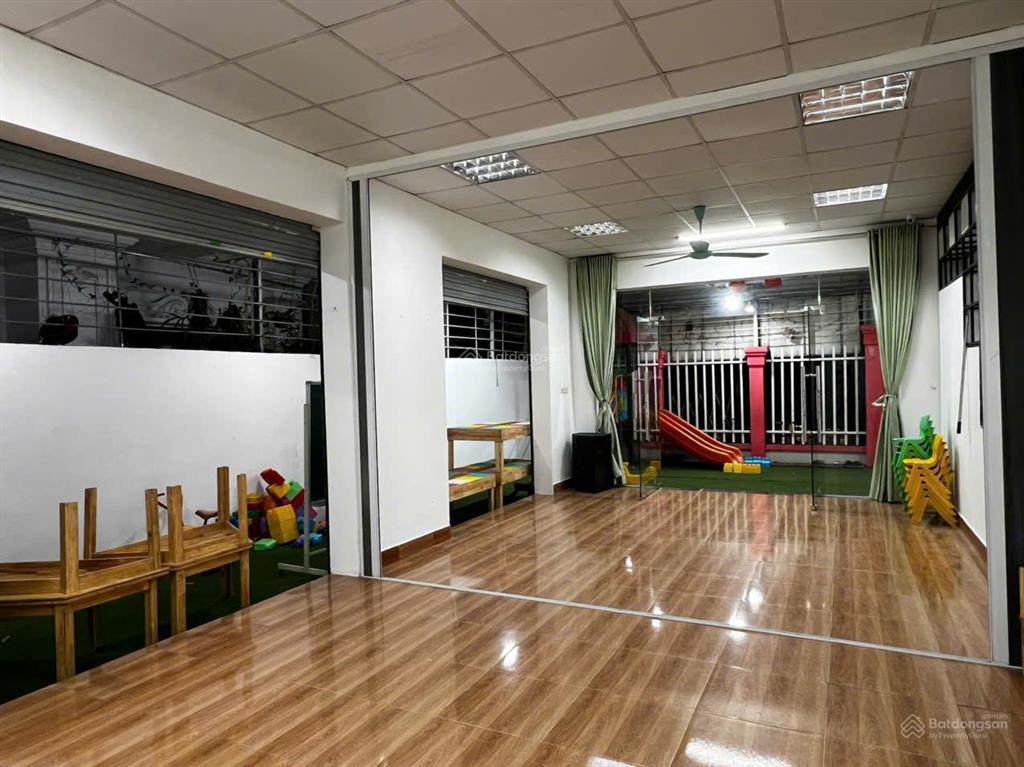 Cho thuê biệt thự tây nam linh đàm 180m2 đất, xây 100m2 x 4 tầng, phù hợp làm văn phòng, mầm non