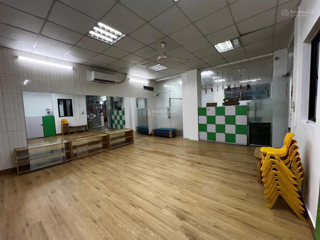 Cho thuê biệt thự tây nam linh đàm 180m2 đất, xây 100m2 x 4 tầng, phù hợp làm văn phòng, mầm non