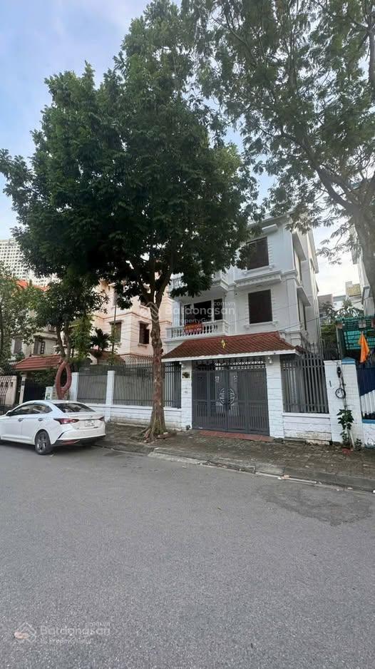 Cho thuê biệt thự linh đàm 180m2 nhà xây 4 tầng mặt tiền 12m giá 40tr/tháng có thương lượng