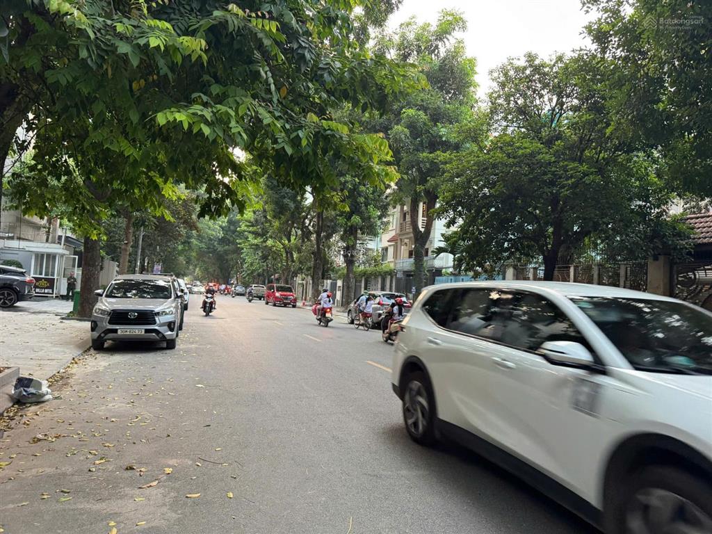 Cho thuê nhà biệt thự mặt phố vũ tuyên hoàng, bán đảo linh đàm, 4 tầng