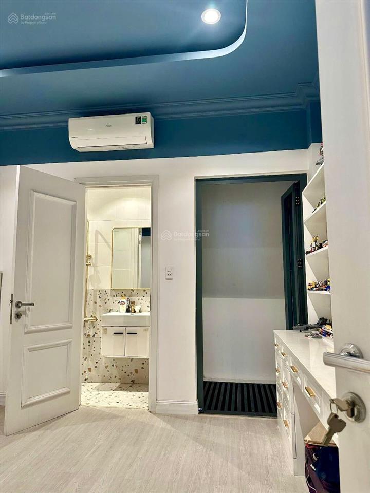 Nhà vượng khí 5 tầng lầu, full đủ tiện nghi, kết cấu vững chãi. sát bên vincom nam long.