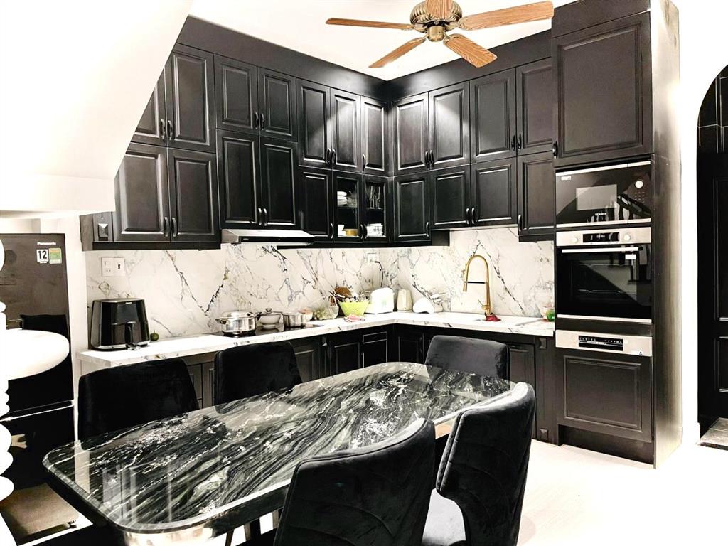 Nhà vượng khí 5 tầng lầu, full đủ tiện nghi, kết cấu vững chãi. sát bên vincom nam long.