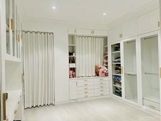 Nhà vượng khí 5 tầng lầu, full đủ tiện nghi, kết cấu vững chãi. sát bên vincom nam long.