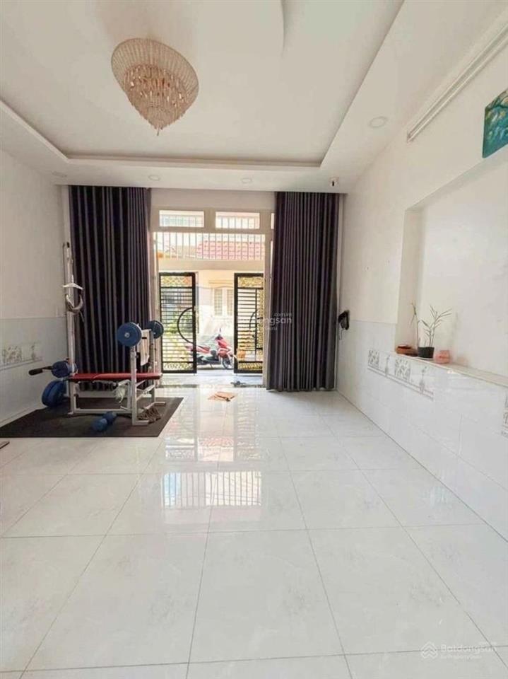 Nhà 85tr/m, ở ngay đường trần xuân soạn, p. tân hưng, cách lotte mart chỉ 500m.