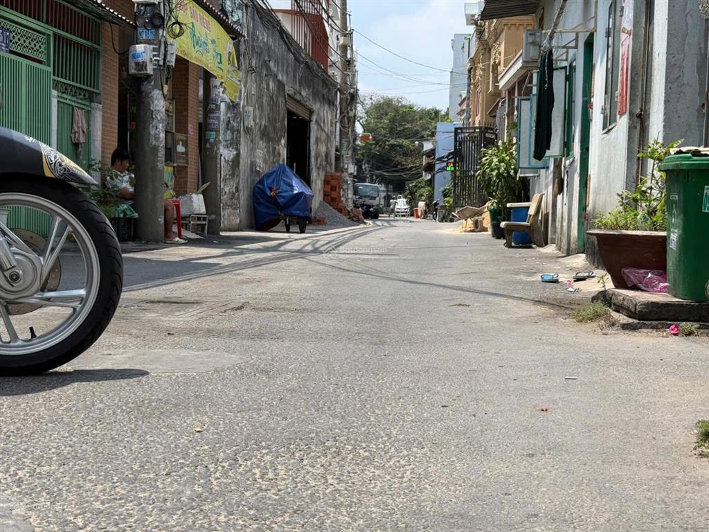Không căn thứ 2  cách ngã tư 4 xã 200m  52m2  2pn  hẻm xe tải tránh, thông 3,3 tỷ  bình tân