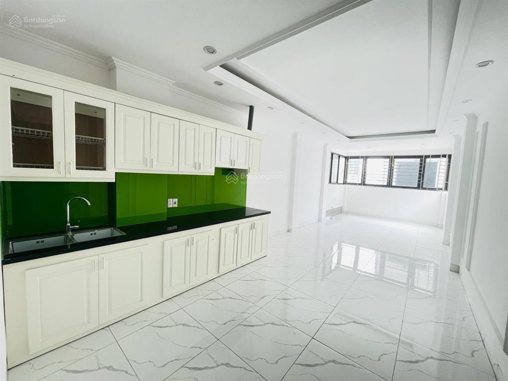 Sổ đỏ đẹp  nhà 7 tầng thang máy  ô tô đỗ cửa