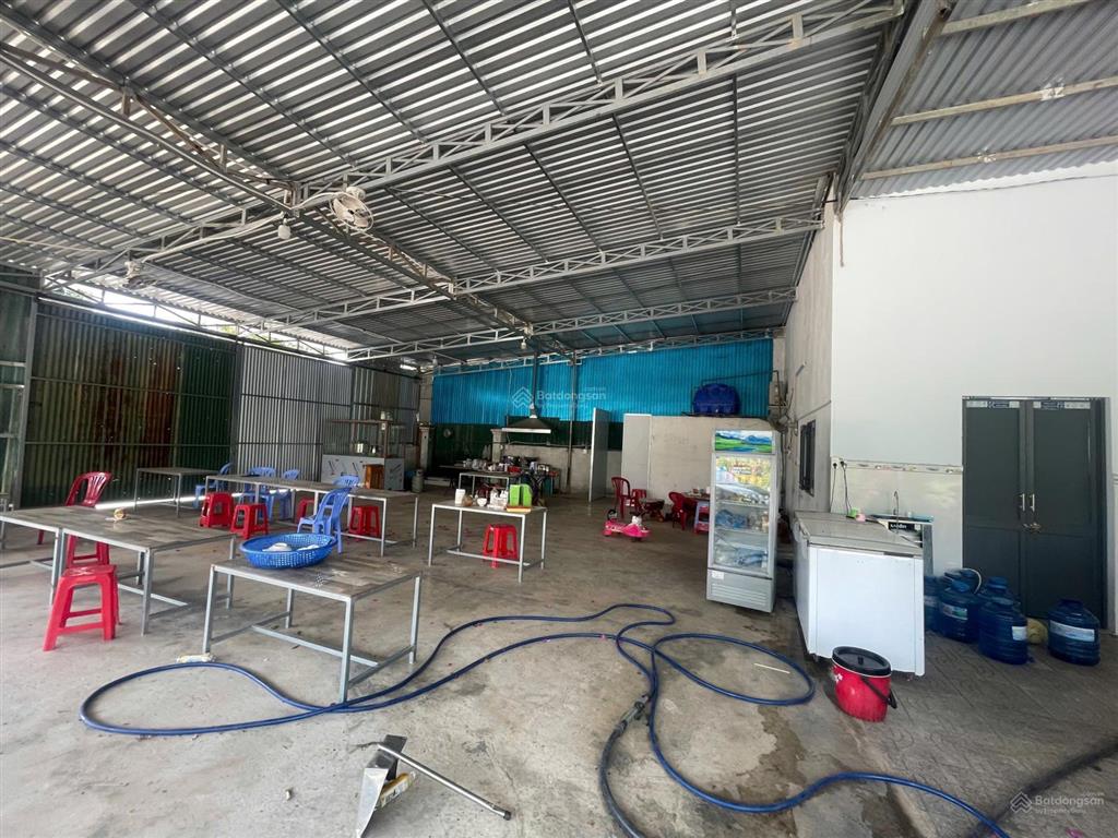 Bán đất có sẵn sân bóng mini mặt tiền đt721, kinh doanh ngay
