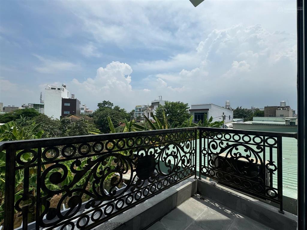 Cho thuê phòng ban công lớn full nội thất gần đh umt, cđ kỹ nghệ, hitu,...
