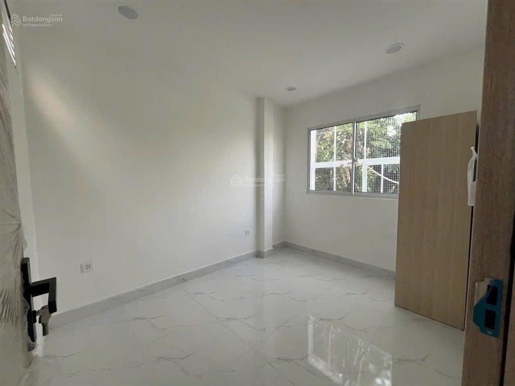 2pn 1wc nhà mới khai trương cực xinh, giá cực tốt, lại còn ngay trung tâm, tiện qua q4, q1, kcx