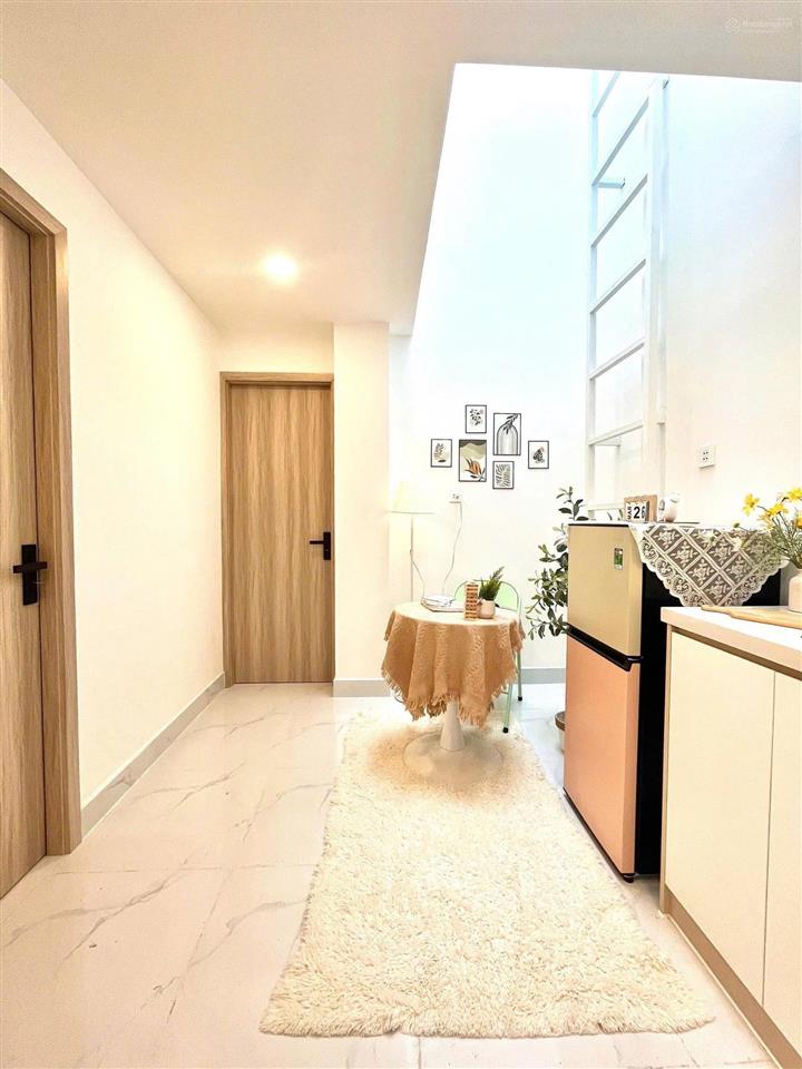 2pn 1wc nhà mới khai trương cực xinh, giá cực tốt, lại còn ngay trung tâm, tiện qua q4, q1, kcx