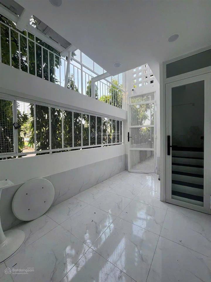2pn 1wc nhà mới khai trương cực xinh, giá cực tốt, lại còn ngay trung tâm, tiện qua q4, q1, kcx