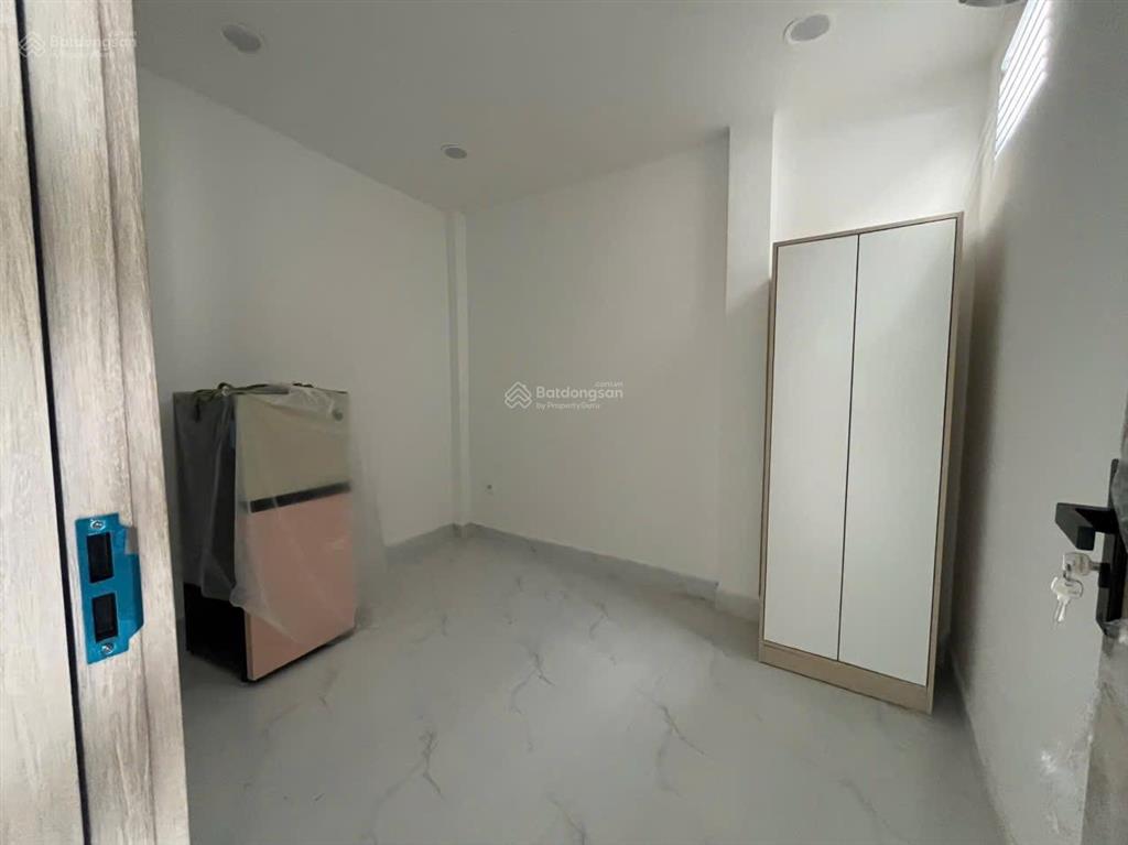 2pn 1wc nhà mới khai trương cực xinh, giá cực tốt, lại còn ngay trung tâm, tiện qua q4, q1, kcx