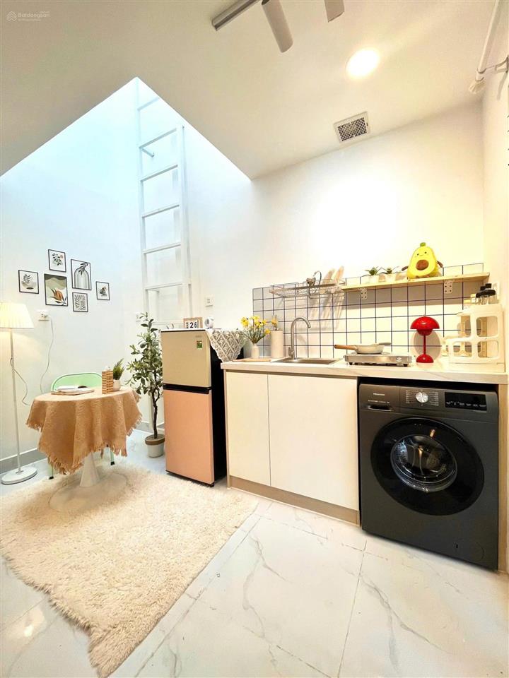2pn 1wc nhà mới khai trương cực xinh, giá cực tốt, lại còn ngay trung tâm, tiện qua q4, q1, kcx