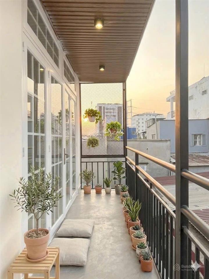 Studio tách bếp, siêu rộng, ban công máy giặt riêng ngay sát q4 q1, kcx tân thuận