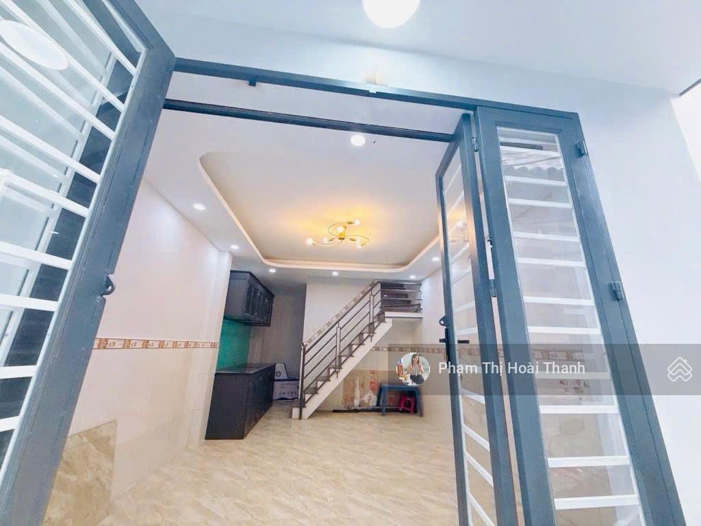 Chủ gửi bán căn góc 2 mt hẻm thoáng mát  50m2  gần đình phong phú  3.95 tỷ