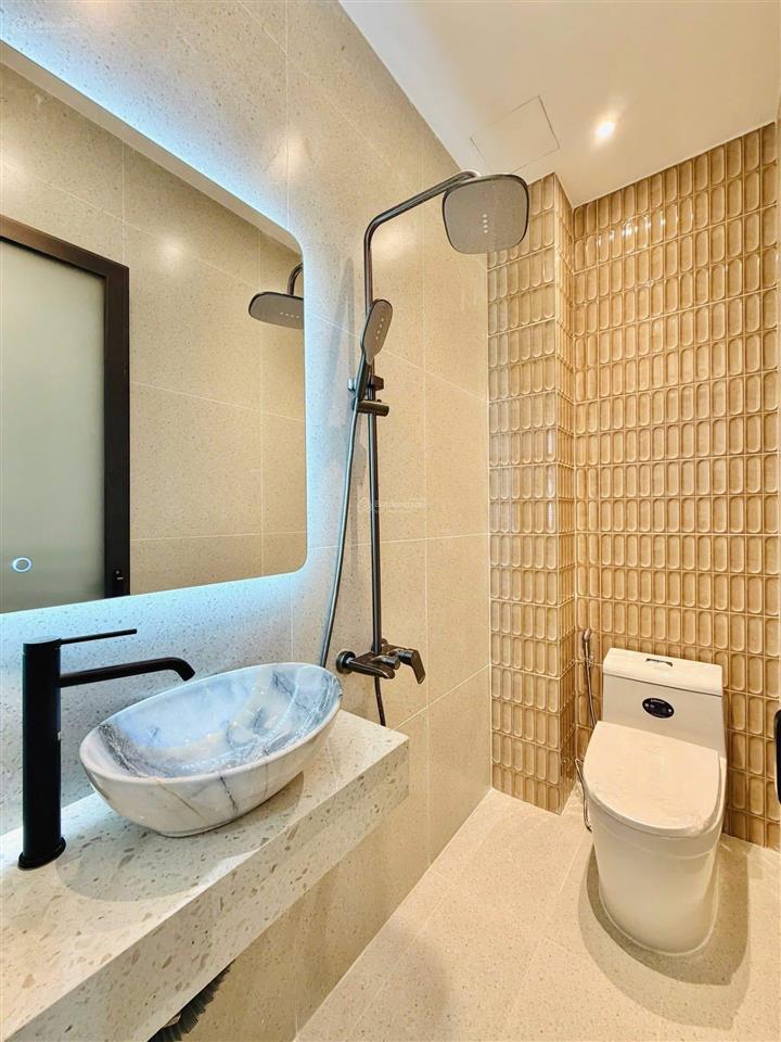 Chỉ duy nhất tại đây giá nhà cực tốt chỉ 2 tỷ, ngay tại nguyễn đình chiểu, p4, phú nhuận,4pn,3 tầng