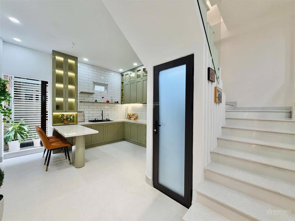 Chỉ duy nhất tại đây giá nhà cực tốt chỉ 2 tỷ, ngay tại nguyễn đình chiểu, p4, phú nhuận,4pn,3 tầng