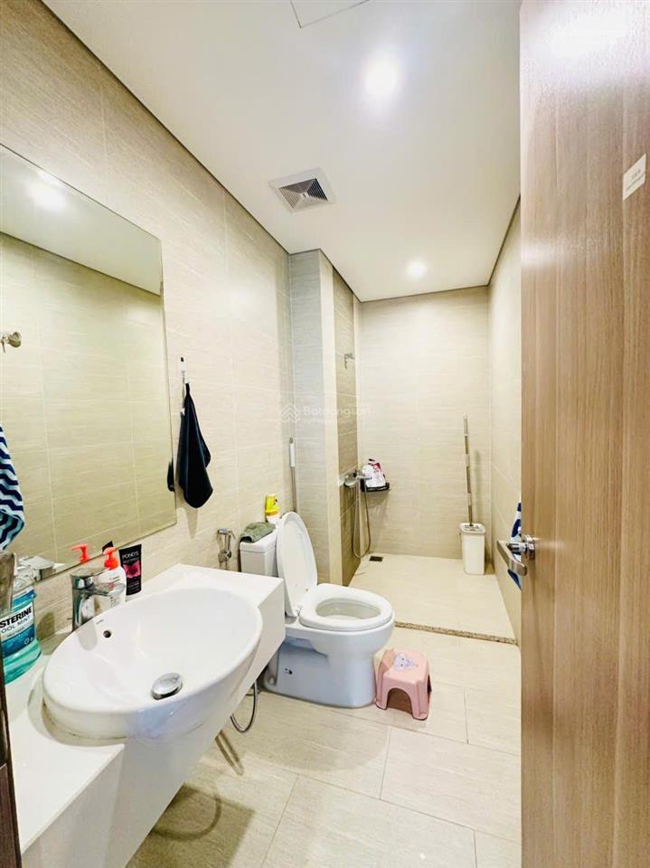 Bán gấp ch 2n + 64m tòa sa5 hướng đông bắc đông nam, tầng trung đẹp giá 4,6 tỷ  em 0857 165 ***