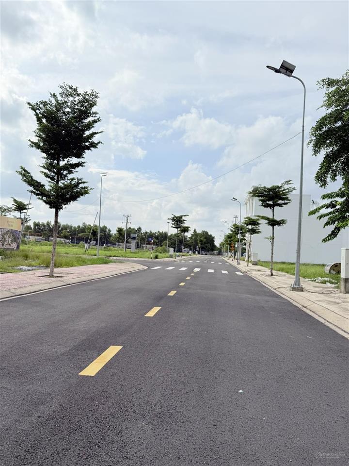 Bán nhanh lô đất 70m2 ngay mặt tiền đường 15m kđt bắc sài gòn, sổ sẵn. thanh toán 419tr sở hữu