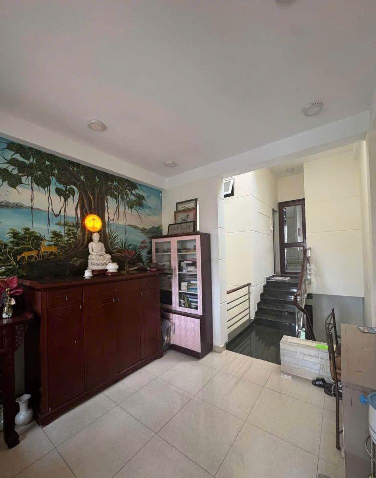 Bán Dùm bà Chị Nhà Mặt Tiền Nguyễn Suý 110m2, 3 Tầng, 12 Tỷ.
