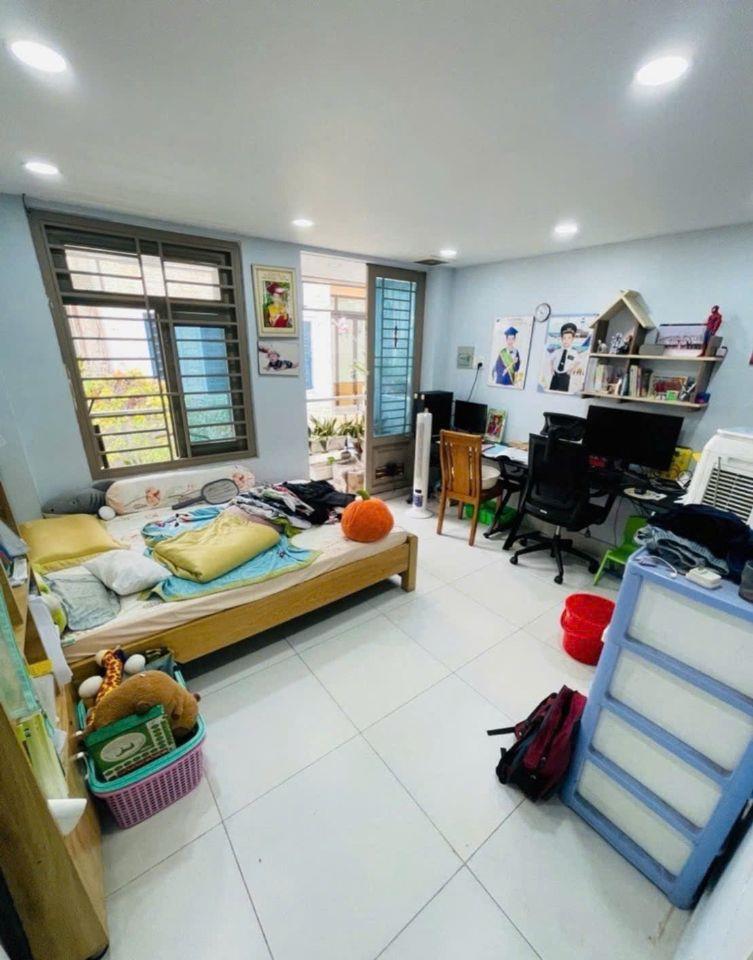 Nhà đẹp 2 tầng ở ngay TÂY THẠNH 40m² HẺM XE HƠI đổ cửa giá chỉ 5Đ nhỏ