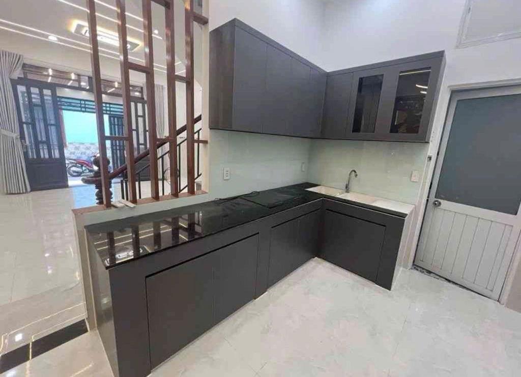 65m2 ngang lớn 5.5m, nhà 3 tầng ngay Tân Kỳ Tân Quý, hẻm 4m chỉ nhỉnh nhẹ 5Đ
