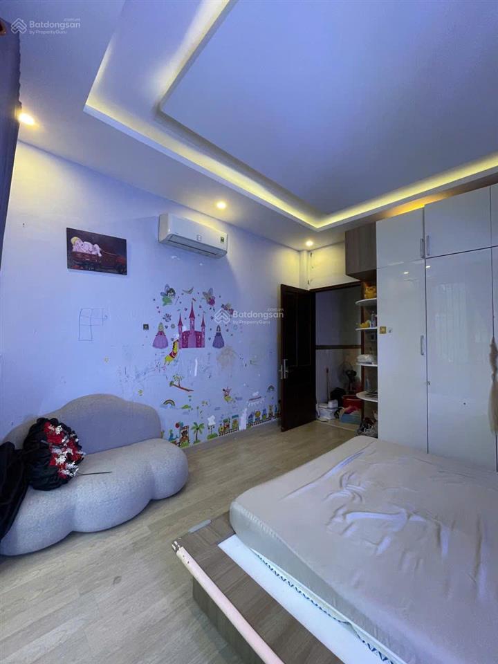 Nhà phố 3 tầng đường hồng bàng trung tâm q6, sổ hồng riêng, xe ô tô vào được giá thương lượng